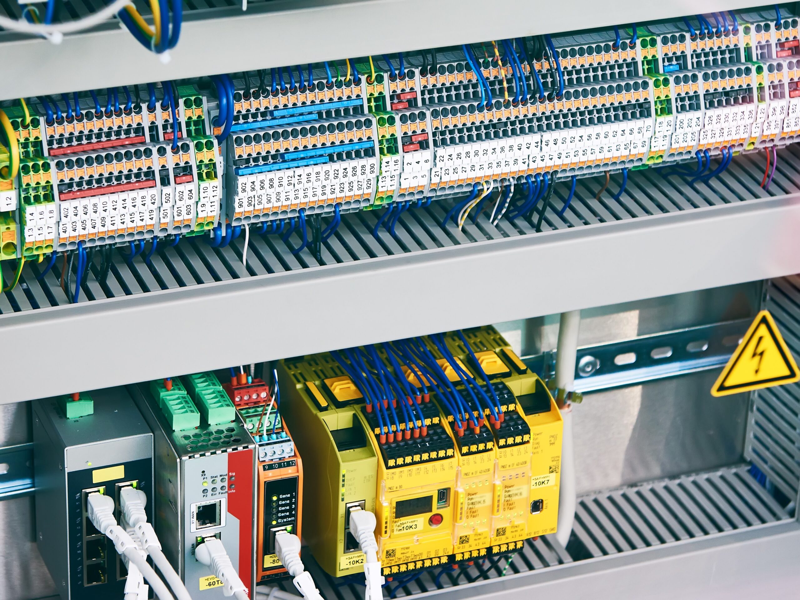 DIN rail terminal devices